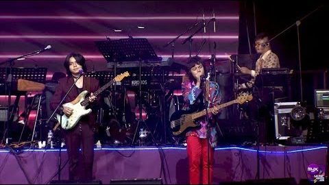 IV OF SPADES – Mundo (MYX Music Awards 2018 Performance)