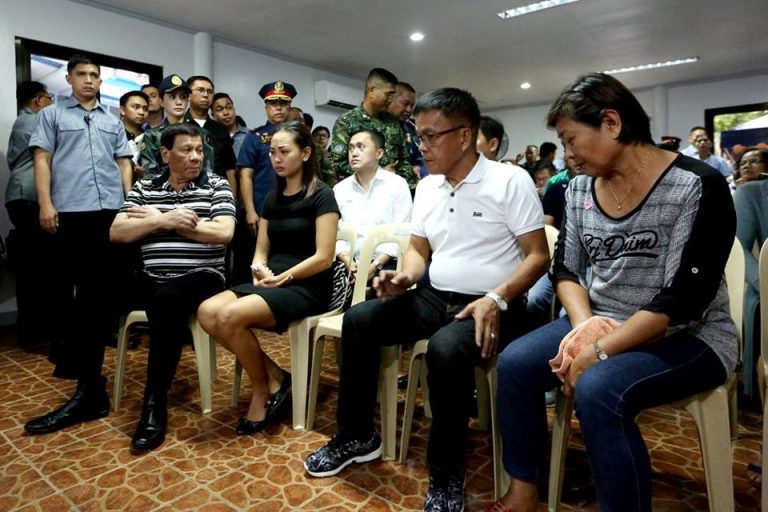 Pres. Duterte Visits the Wake of Police Officer Tubaña [IN PHOTOS]