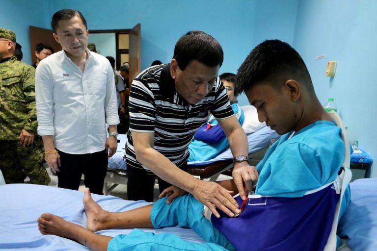 Pres. Duterte Visits Wounded Soldiers in Isabela [IN PHOTOS]