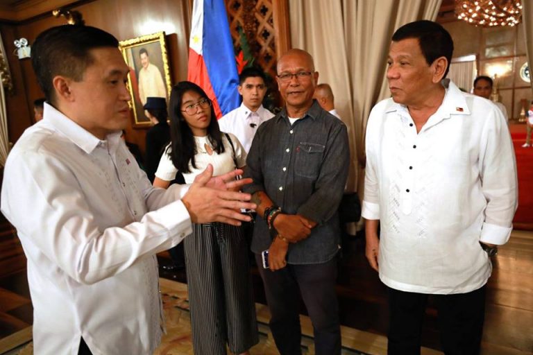 Pres. Duterte meets with Grab Driver Romualdo Albarca [IN PHOTOS]