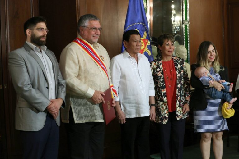 Pres. Duterte Confers Order of Sikatuna on Outgoing Israel AMB [IN PHOTOS]