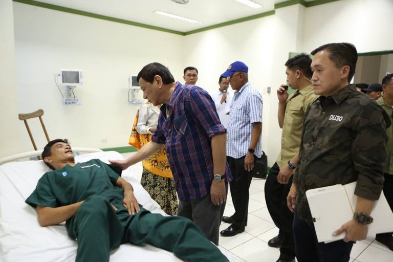 Pres. Duterte Visits Wounded Soldiers in Jolo, Sulu [IN PHOTOS]