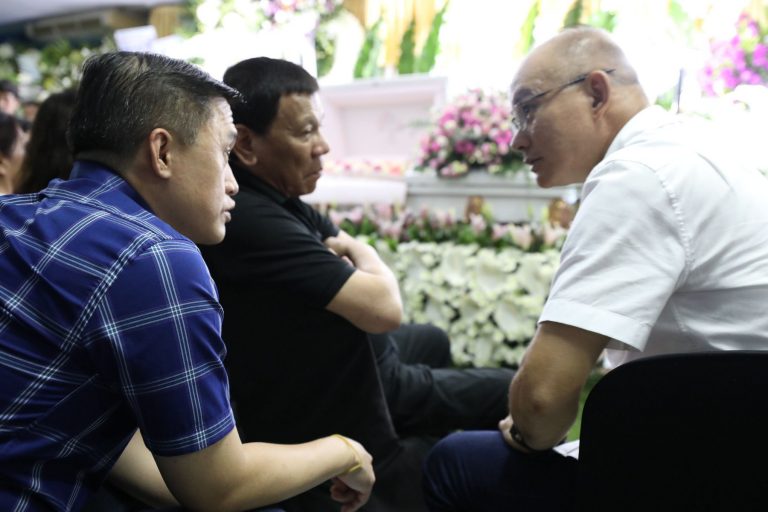 Pres. Duterte at the Wake of PNP Chief Albayalde’s Mother [IN PHOTOS]