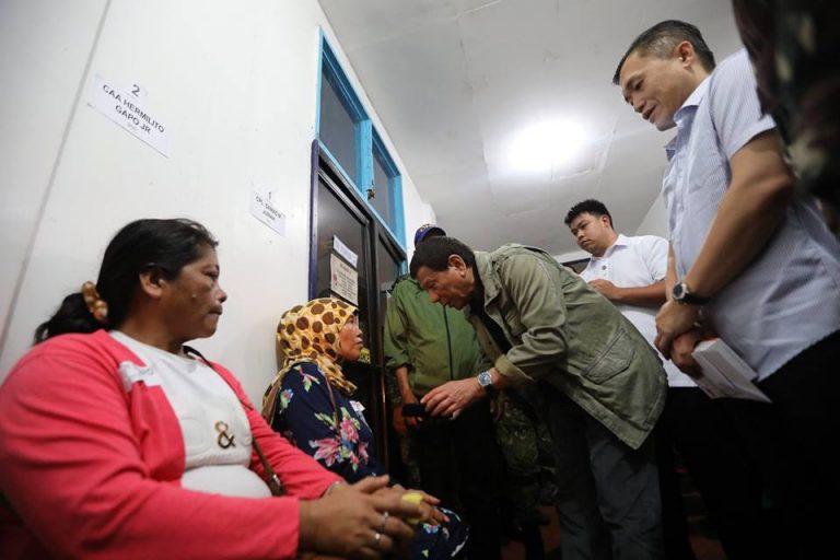 Pres. Duterte Comforts Car Bomb Victims in Zamboanga [IN PHOTOS]