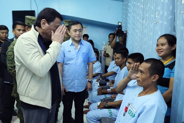 Pres. Duterte Visits Wounded Soldiers in Cagayan de Oro City [IN PHOTOS]