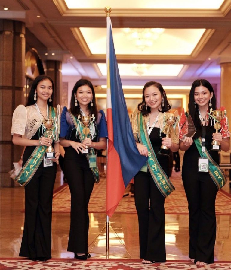 Senior High Students Exhibited Fashion Items Made from Coconut Coir