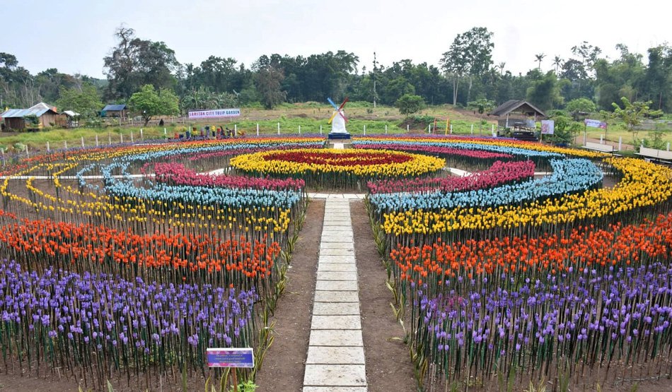 Basilan turns trashes to tulips